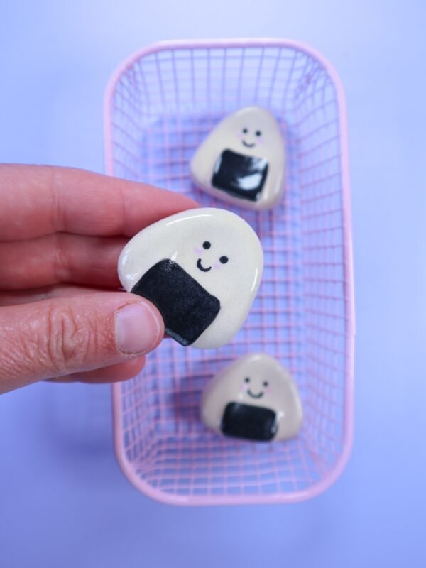 Doudou Onigiri — pierre d'apaisement en céramique artisanale